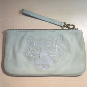 🆕 Deena & Ozzy Embroidered Tiger Wristlet Clutch